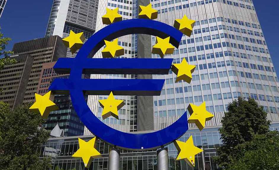 Frankfurt am Main City mit Euro-Symbol